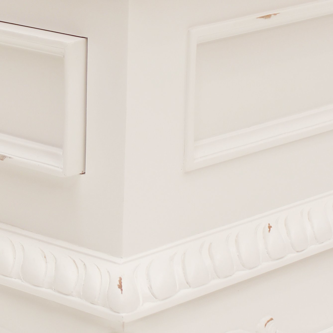 <img class='t_img' src='//www.hudsonfurniture.com.au/cdn/shop/t/39/assets/f_distressedwhite.jpg?v=27144162438564691481676957959'/><br/> <em>distressed white</em>