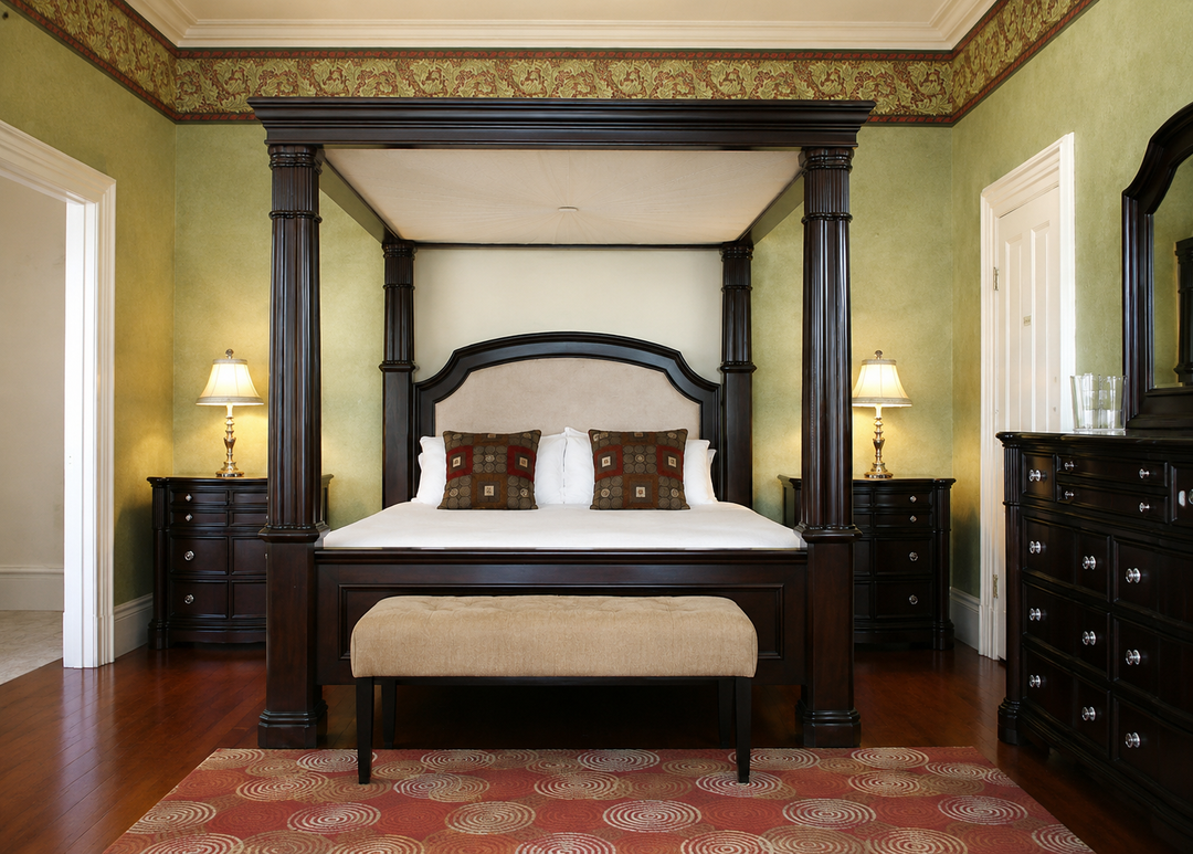 Monticello Four Poster Bed - Queen size